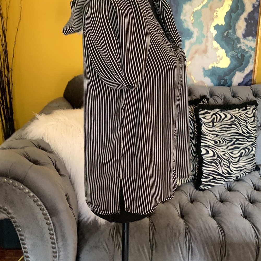 Forever 21 black and white stripped blouse with necktie - Picture 4 of 8